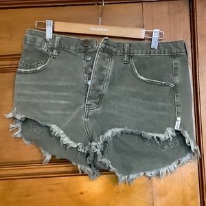 Army green denim shorts One Teaspoon 🌸 SHIPS FREE